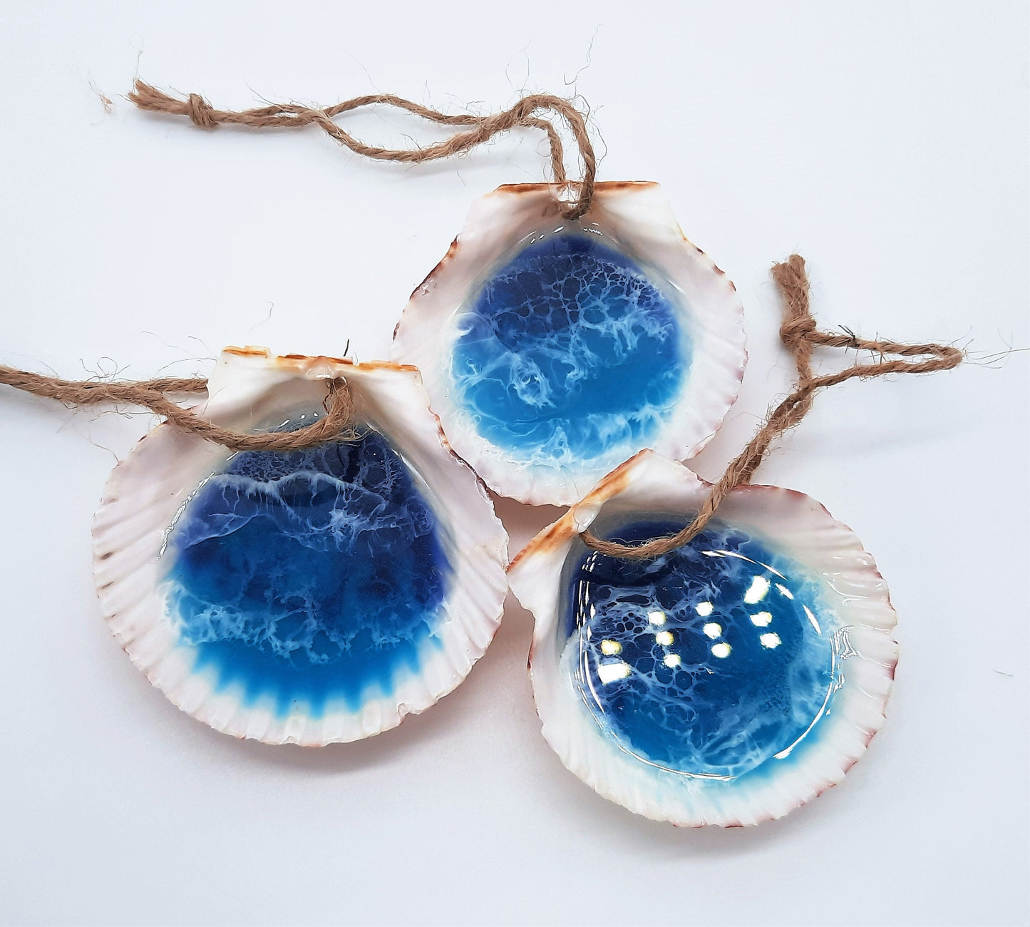 Eco-Friendly Epoxy Resin Ocean Scallop Seashell Christmas Ornament / Beach Seashell Ornament / Tropical Paradise Shell Holiday Ornament