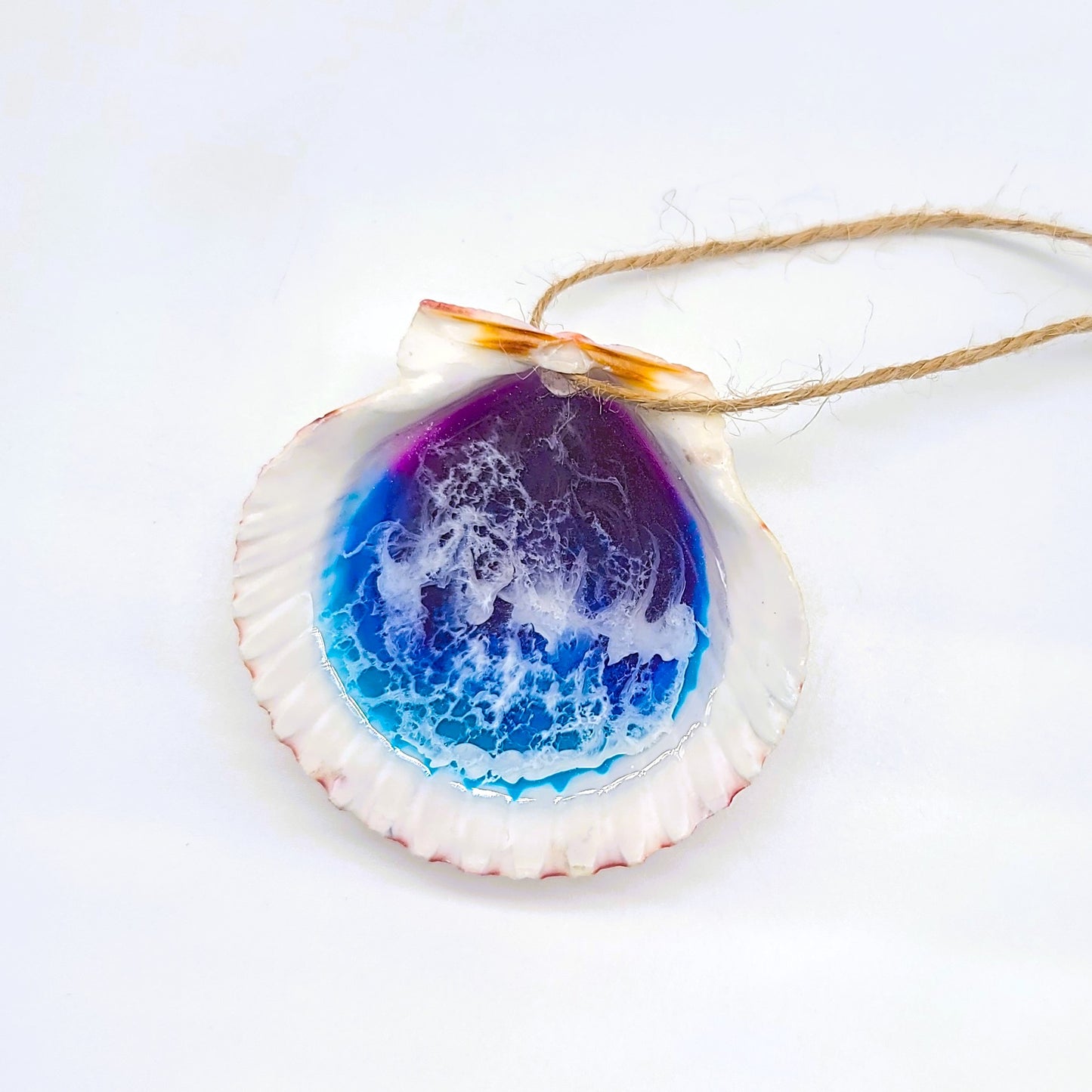 Resin Seascape Scallop Seashell Ornament