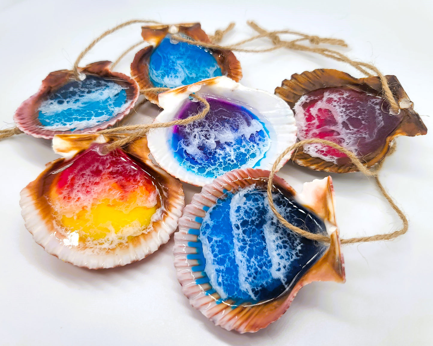 Resin Seascape Scallop Seashell Ornament