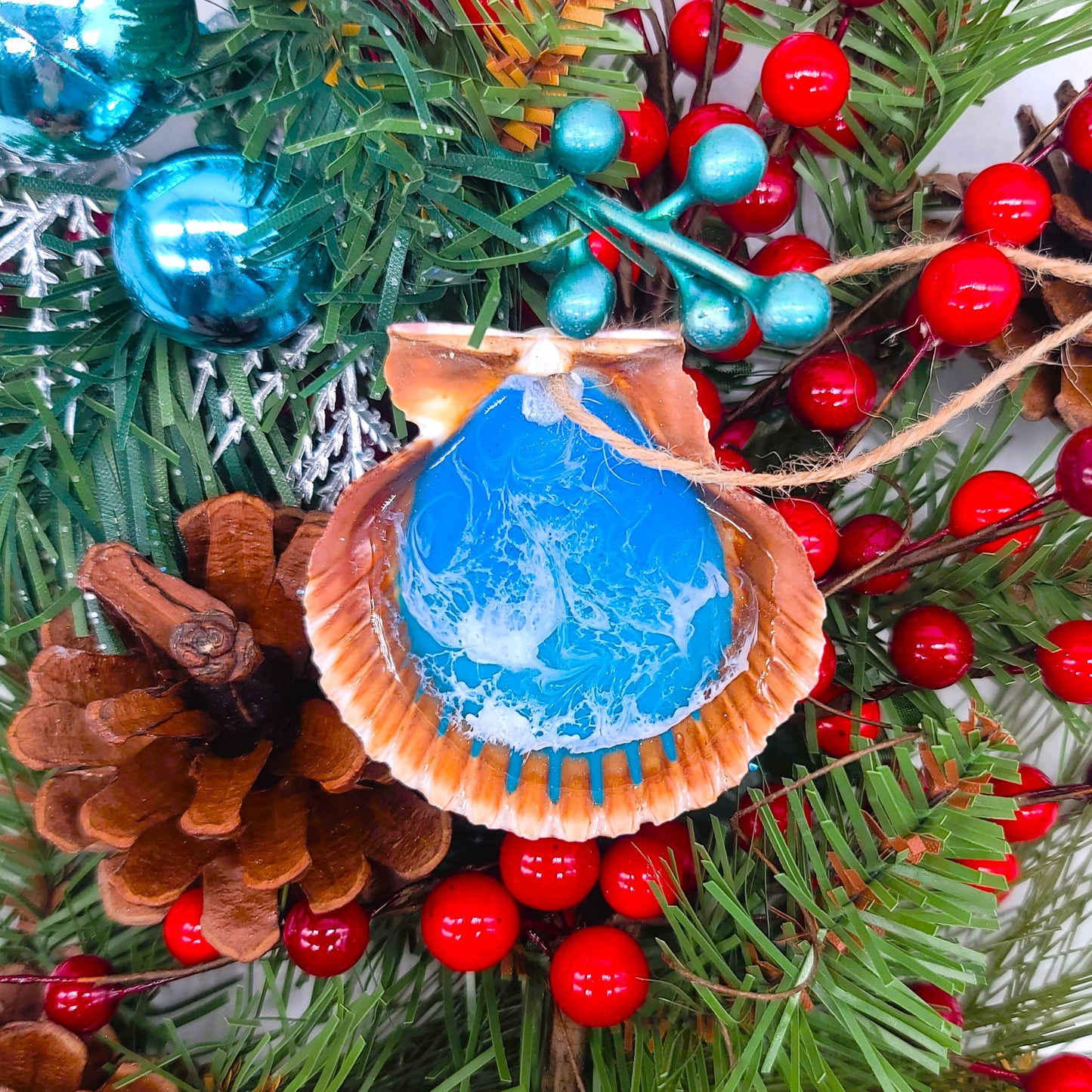 Resin Seascape Scallop Seashell Ornament