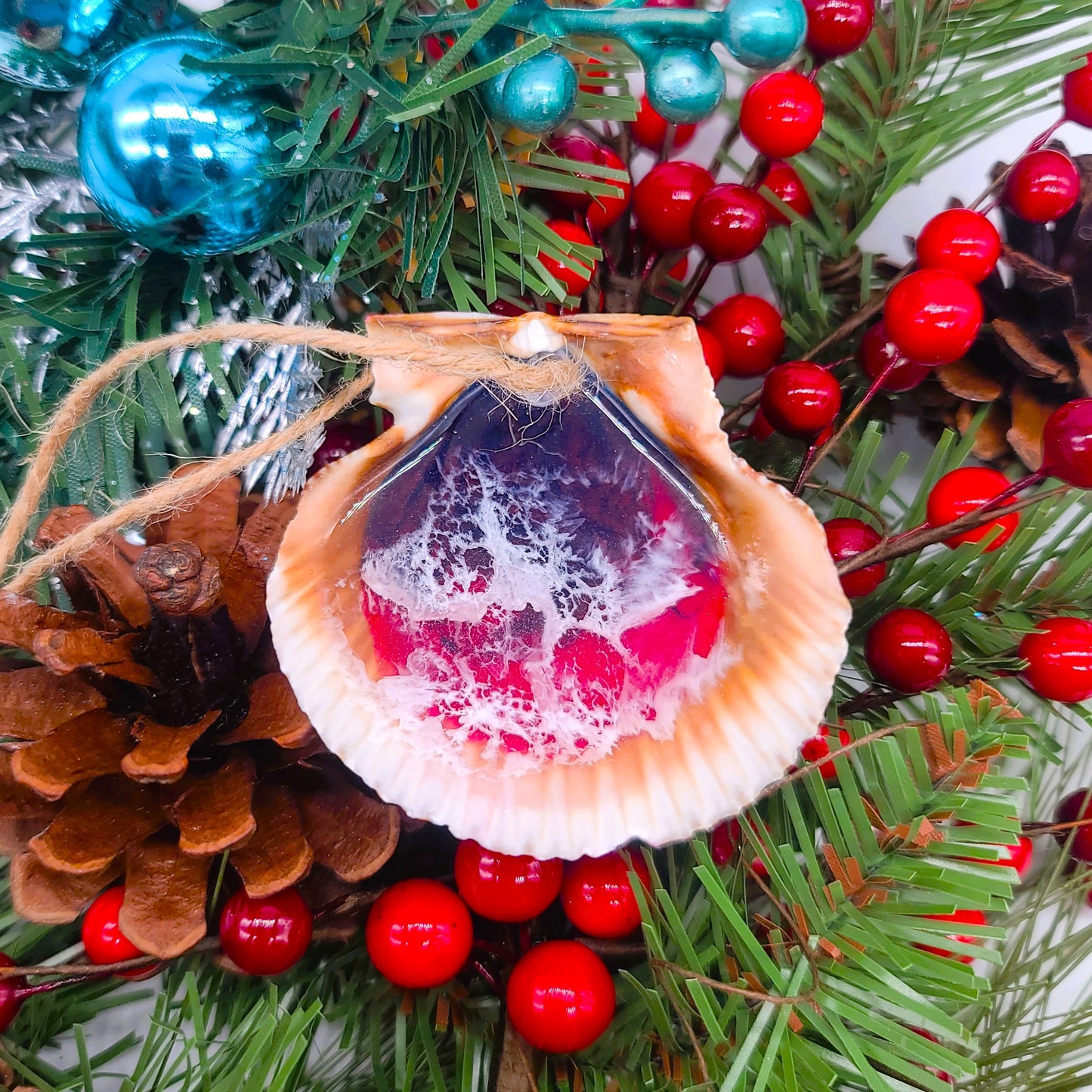 Resin Seascape Scallop Seashell Ornament