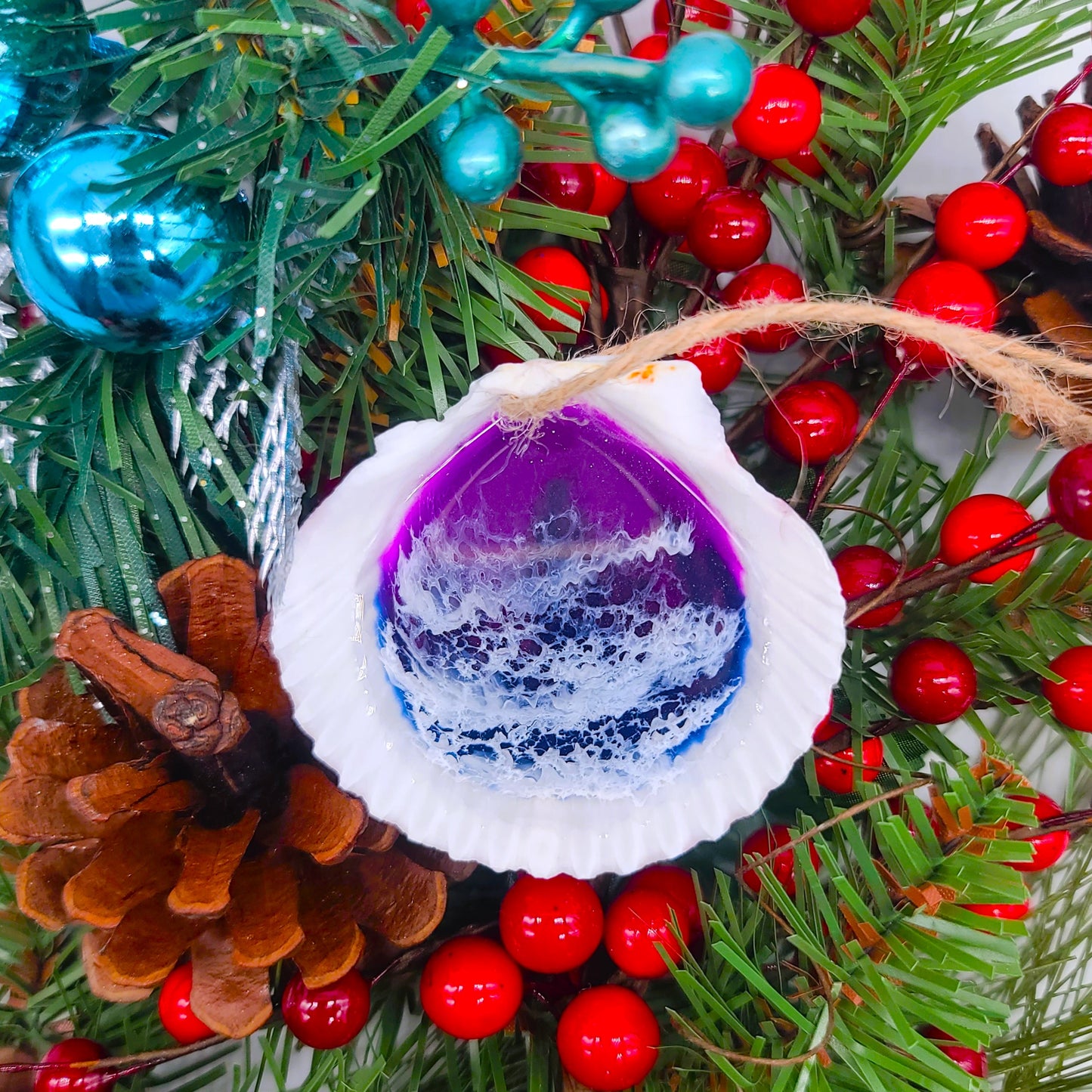 Resin Seascape Scallop Seashell Ornament