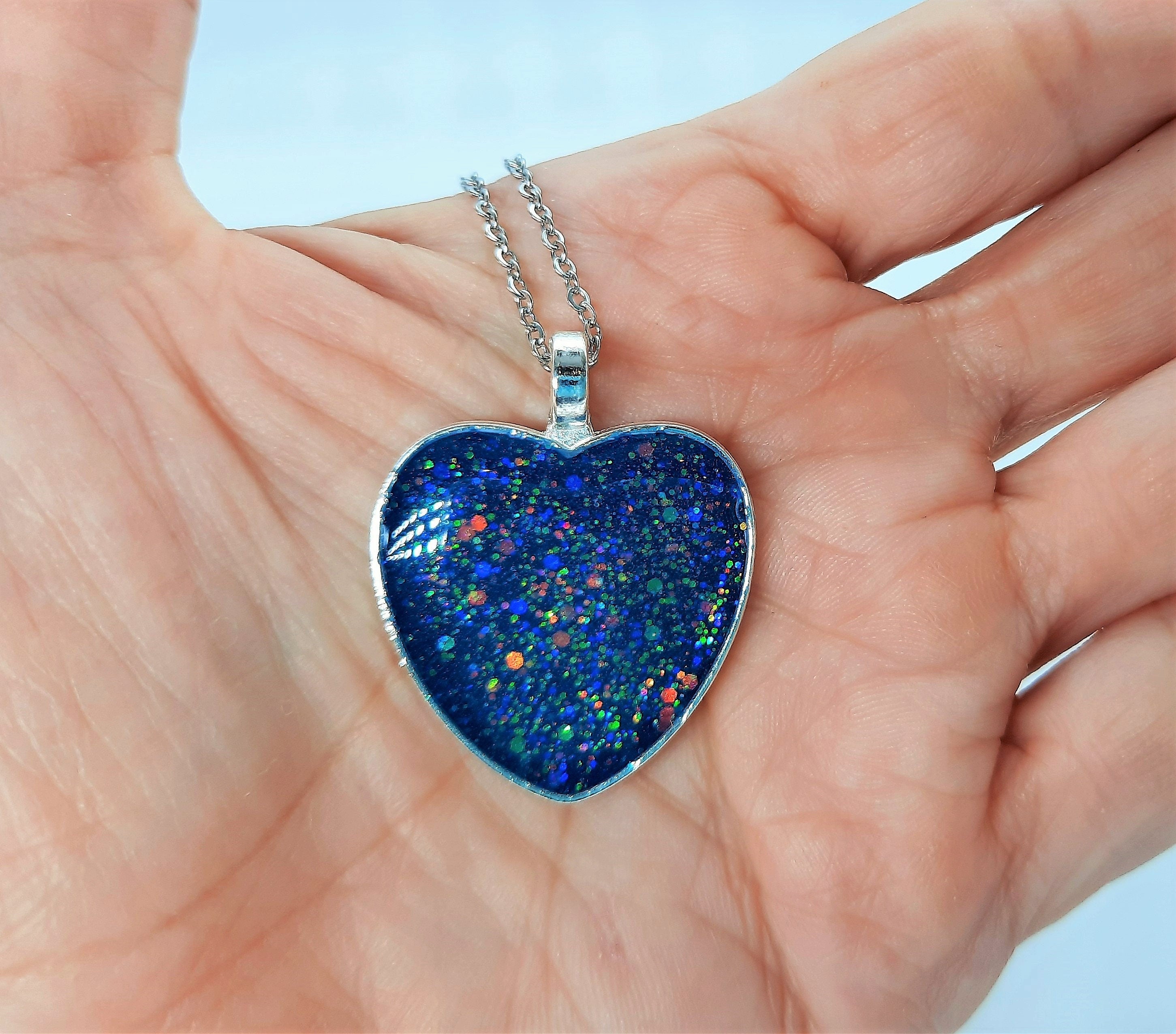 Heart deals resin necklace