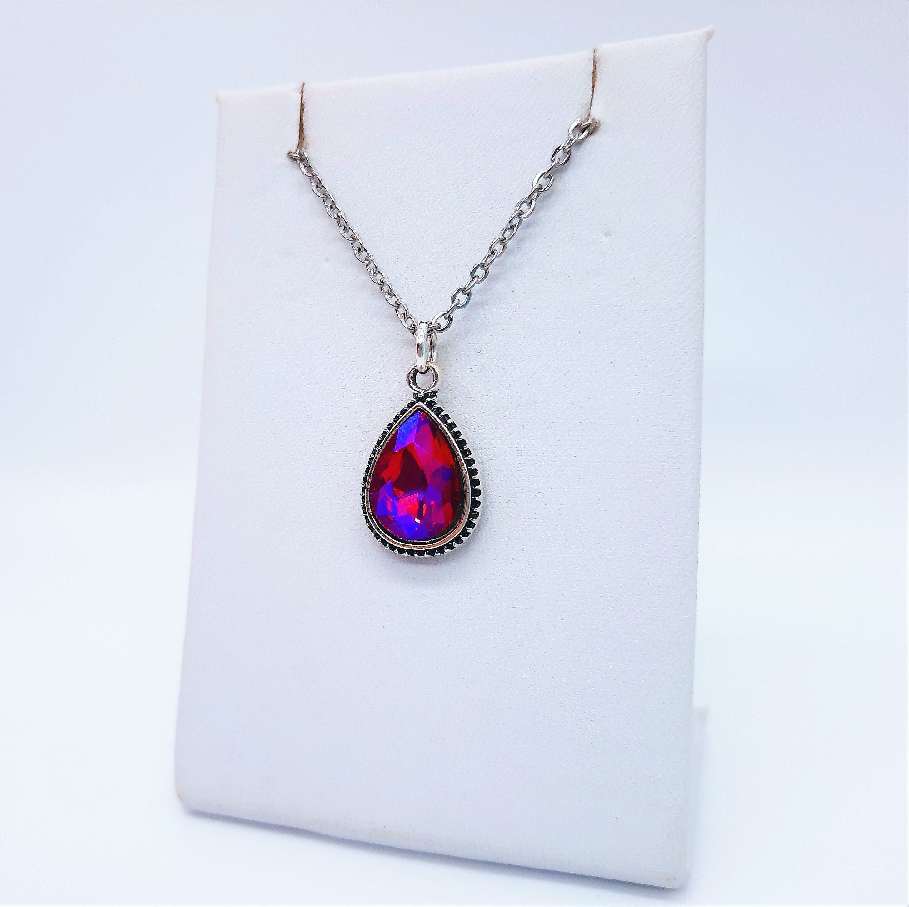 Vintage Stunning Ornate Gemstone fashion Teardrop Necklace